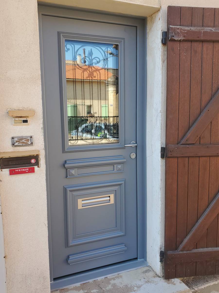 Achat et pose de porte d'entrée en aluminium